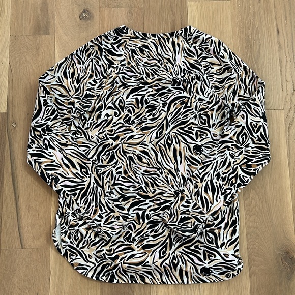 Lilly Pulitzer UPF 50+ Luxletic Blythe Pullover - Picture 6 of 6